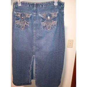 CATO Women's Dark‎ Wash Jean Skirt SZ 16W Rhinestone Back Pocket Detailing